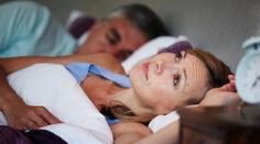 Ponožky mohou ovlivnit kvalitu spánku. Expertka vysvětlila, jak je to možné
