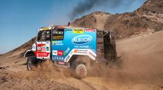Dakar odstartoval! Šoltys nejlepší z českých kamionů, Michek v desítce