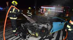Plameny zničily luxusní auto. Škoda je 11 milionů korun
