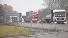 Muži měli podvádět v kamionové dopravě, skončili ve vazbě