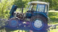 Pro vážně zraněného muže letěl vrtulník, přejel ho traktor