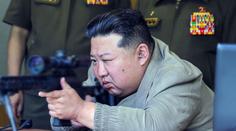 Kim Čong-un má na tváři záhadné znaménko. Vážná nemoc, tvrdí lékaři