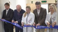 Páska přestřižena. V pražské Porodnici U Apolináře se otevřelo nové porodní centrum