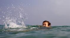 Drama na Jadranu! Turistka spadla z trajektu. V moři přečkala noc!