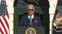 Ve Spojených státech slaví Den díkůvzdání. Biden omilostnil dva krocany