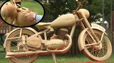 Motorka ze dřeva detailně kopíruje Jawu 250, má ale jednu slabinu!