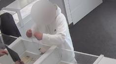 Zloděj smolař. Policie dopadla muže po krádeži řetízku za pár minut