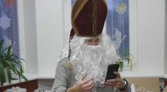 Mikuláši, čerti a andělé vyrazili do ulic. Jejich návštěva může vyjít draho