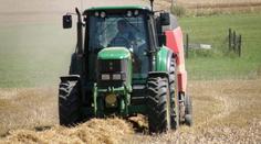 Na muže (†48) se převrátil jeho traktor, na místě zemřel