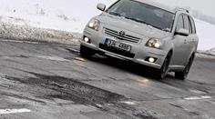 Vadí vám díry na silnicích? Zavolejte policie a výtluk pak opraví!