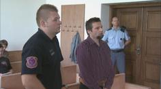 Ubodal soka v lásce nožem. Soud mu snížil trest z 18 na 12 let