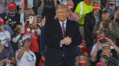 Trump se vrací do veřejného života v plné síle. Dokončil léčbu