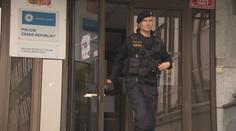 Drama při zatýkání ženy se žloutenkou. Poplivala policistu a mohla ho nakazit