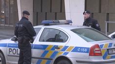 Recidivista se snažil schovat před policií. Ustlal si na skelné vatě