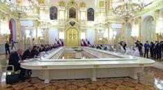 Rusko pořádá velký mezinárodní summit. Od dvou prezidentů dostal Putin košem