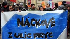 Odpůrci rasismu pochodují Prahou. Kolem neonacistů!