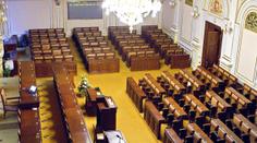 Za tohle je platíme! Poslanců přišlo málo, tak si dali pauzu