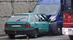 Řidič felicie vjel v Praze do protisměru a čelně narazil do dodávky