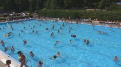 Koupaliště praskají ve švech. Lákají na atrakce i zvýhodněné vstupy