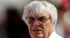 Ecclestone byl zadržen. Funkcionář F1 nesl do letadla zbraň