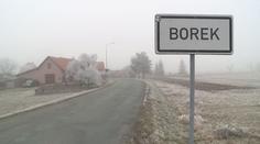 Muž se pohádal se sousedy, pak ho otec našel venku mrtvého!