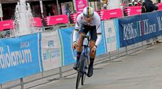Odstartovalo Giro d´Italia. Úvodní časovku vyhrál Ganna