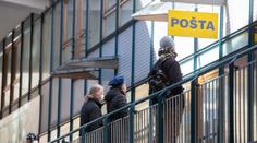 Česká pošta se vrací k běžnému režimu. Končí přednost důchodců