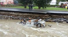 Policie našla auto, které se potopilo s třemi lidmi. Uplavalo stovky metrů