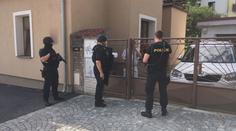 Muže ve Strašnicích štvali hluční dělníci, jednoho střelil do hlavy!