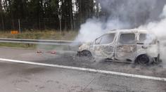 Policie musela uzavřít D1. Na dálnici shořelo auto