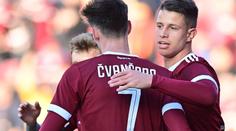 Všichni favorité Fortuna ligy zvítězili. Hložek jubilejní zápas oslavil gólem
