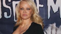Sexbomba 90. let míří do Prahy! Fanoušci uvidí Pamelu poprvé