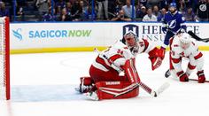 Boston jde v sérii do vedení, Mrázek vychytal výhru Carolině