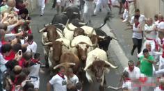 VIDEO: Závod s býky v ulicích města zahájil tradiční oslavy San Fermin