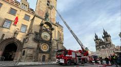 Unikátní cvičení pražských hasičů. Trénovali přímo na Staroměstské radnici
