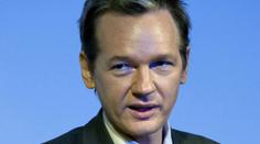 BOŽÍ MLÝNY. Unikly informace o sexu Assange