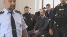 Vražda a znásilnění na Plzeňsku: Bývalý primář nemocnice u soudu brečel