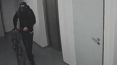 VIDEO: Nepomohl ani bezpečnostní systém. Muž si odvezl kolo za 120 tisíc korun