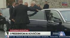 Kdo mohl za to, že Zeman přiletěl na pohřeb pozdě? Má zjistit Ťok