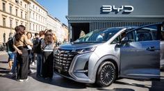 Čínská hrozba, retro design a elektřina. Mnichov ukazuje, co teď hýbe automobilovým světem