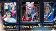Hold Dianě i uznání krále. Šaty Kate a Charlotte měly symbolickou hodnotu
