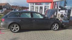Na perníku a s kradeným audi ujížděl policistům. Havaroval