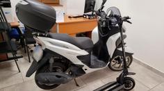 Údajní lupiči hodinek utekli z Česka. Policie našla jejich motorku