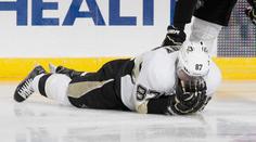 VIDEO: Crosby se rozbil o mantinel a všem zatrnulo