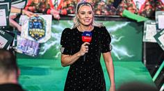 Moderátorka na šipkařském MS ohromila fanoušky. Oblékla si sexy punčochy