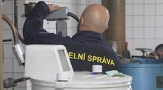 Celníci kontrolují pálenice. Prověřují povolení i podmínky výroby alkoholu