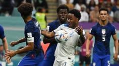 Šokovaný Sterling opustil Katar. Jeho rodina čelila ozbrojenému přepadení