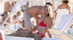 Kráska Genie přestřelila: Zaříznuté antisexy plavky nad břicho! FOTO