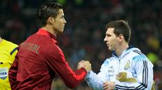 Rivalové pouze na hřišti. Ronaldo podpořil Messiho ve velmi těžkých chvílích