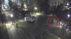 Mladíci si vyjeli na sdílených skútrech. Neměli zaplaceno, přilbu ani řidičák